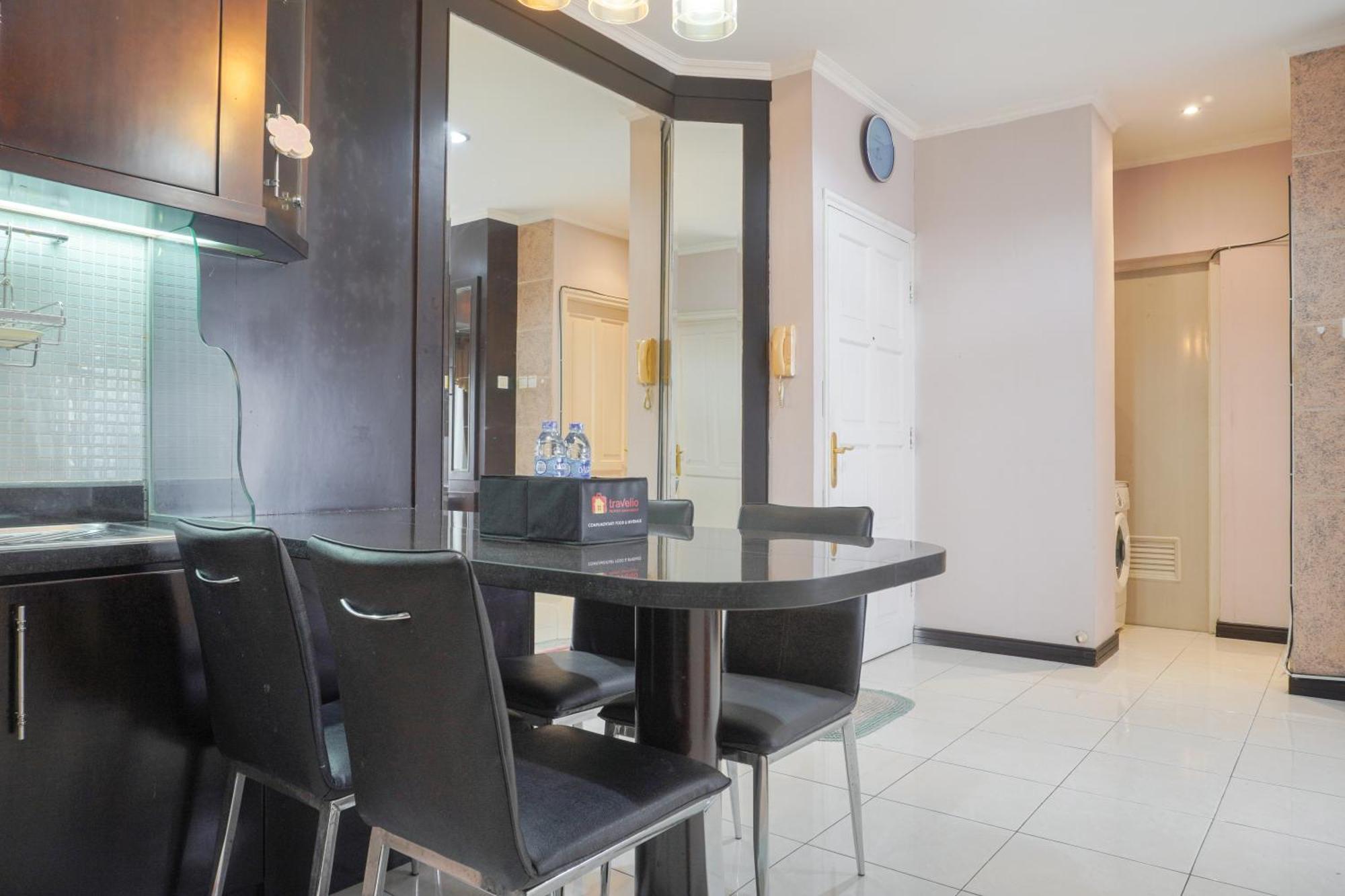 Cozy And Simply Look 2Br At 12Nd Floor Puri Garden Apartment By Travelio Giacarta Esterno foto