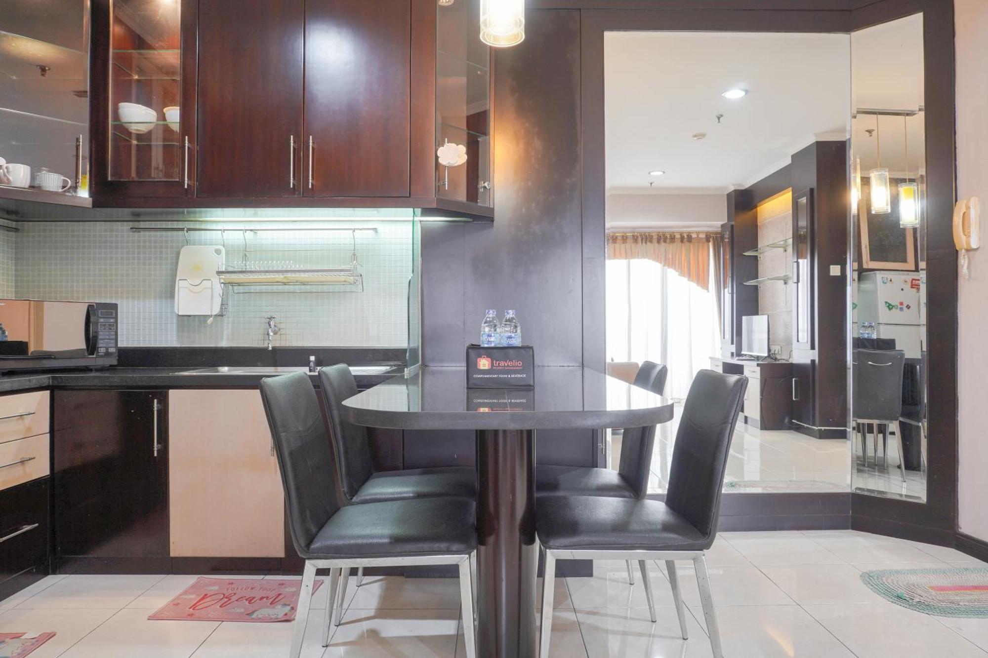 Cozy And Simply Look 2Br At 12Nd Floor Puri Garden Apartment By Travelio Giacarta Esterno foto